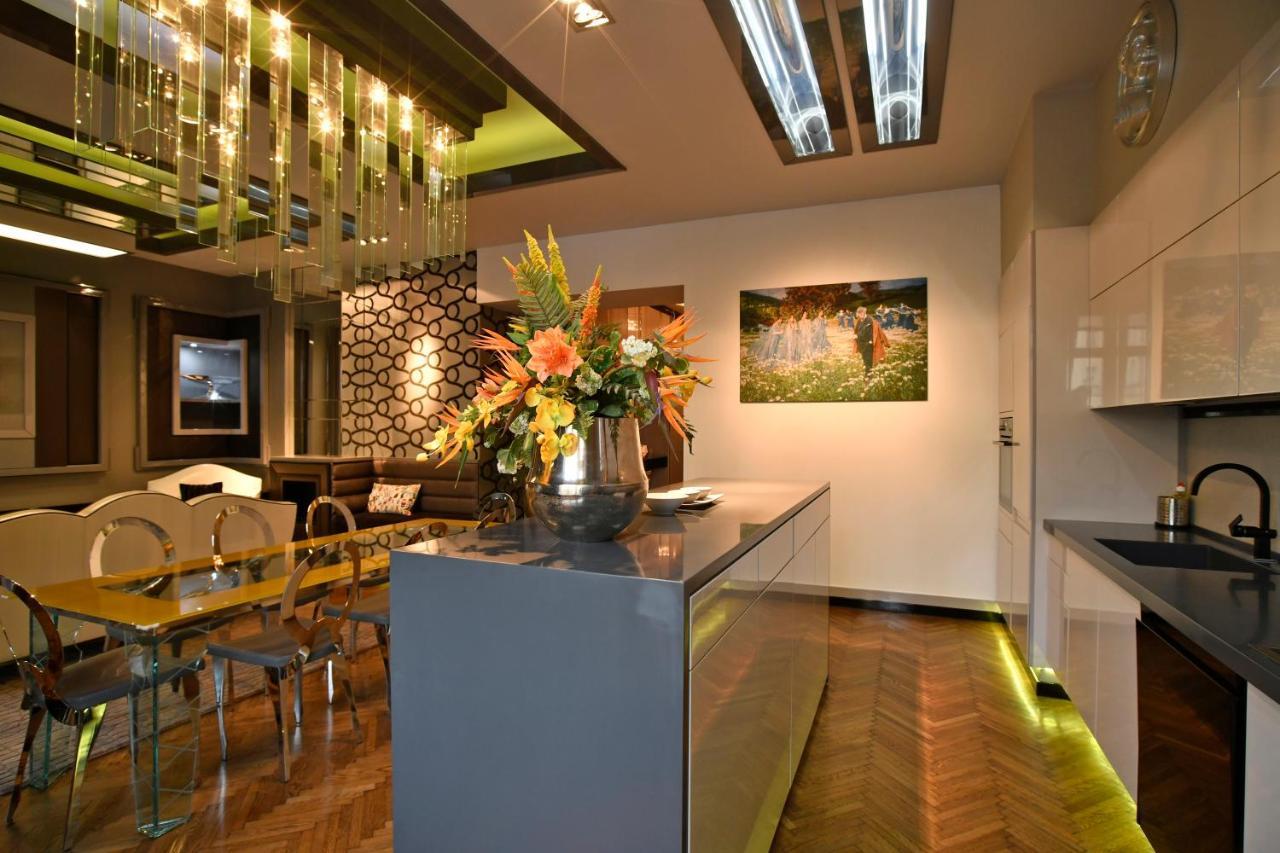 Luxuryflat Near Centre On118 Sqm, 3Br,2Bth,8Bed,Ac Apartment Budapest Bagian luar foto
