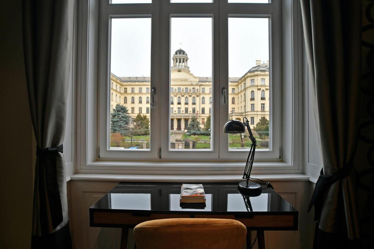 Luxuryflat Near Centre On118 Sqm, 3Br,2Bth,8Bed,Ac Apartment Budapest Bagian luar foto