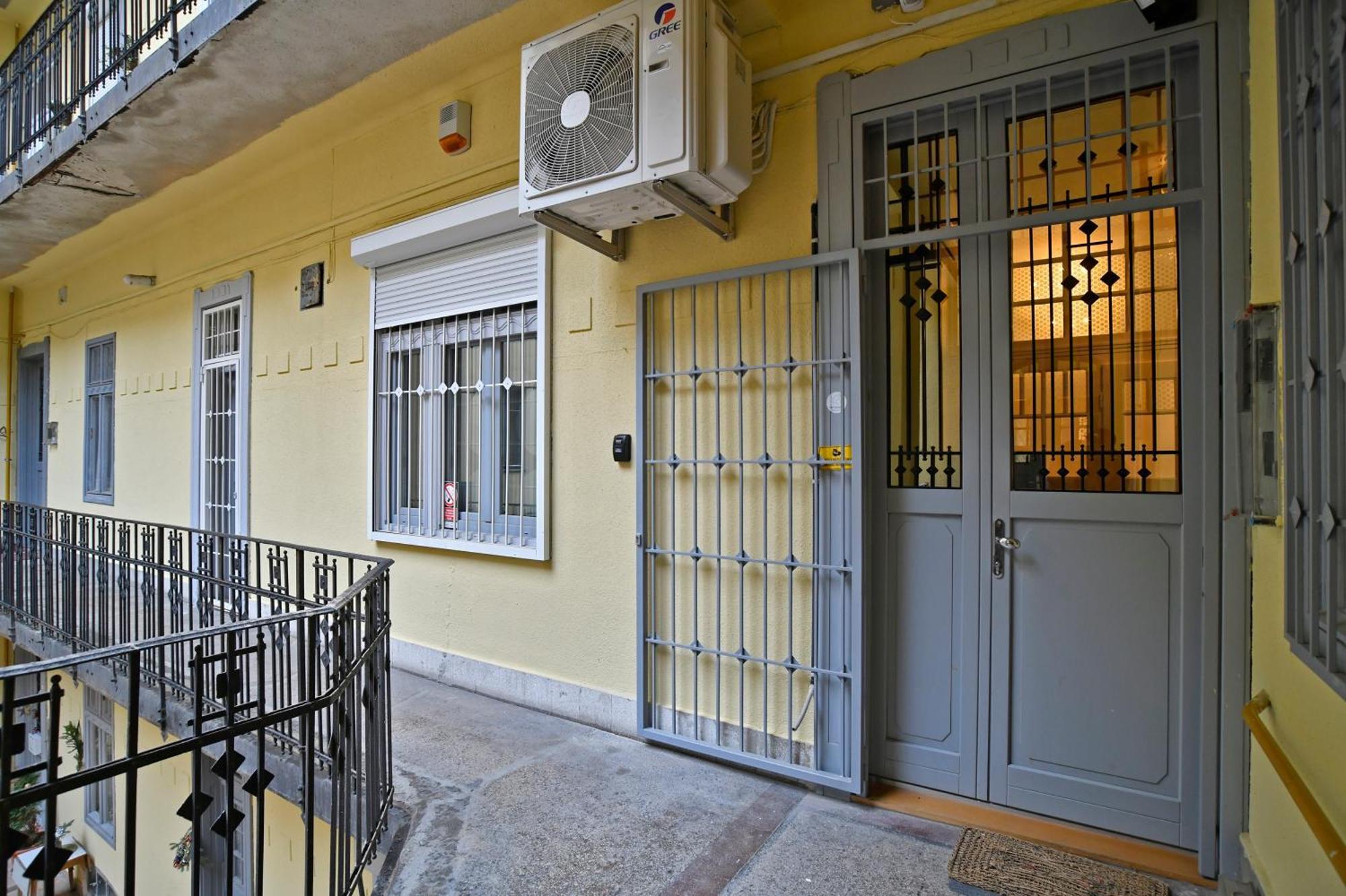 Luxuryflat Near Centre On118 Sqm, 3Br,2Bth,8Bed,Ac Apartment Budapest Bagian luar foto