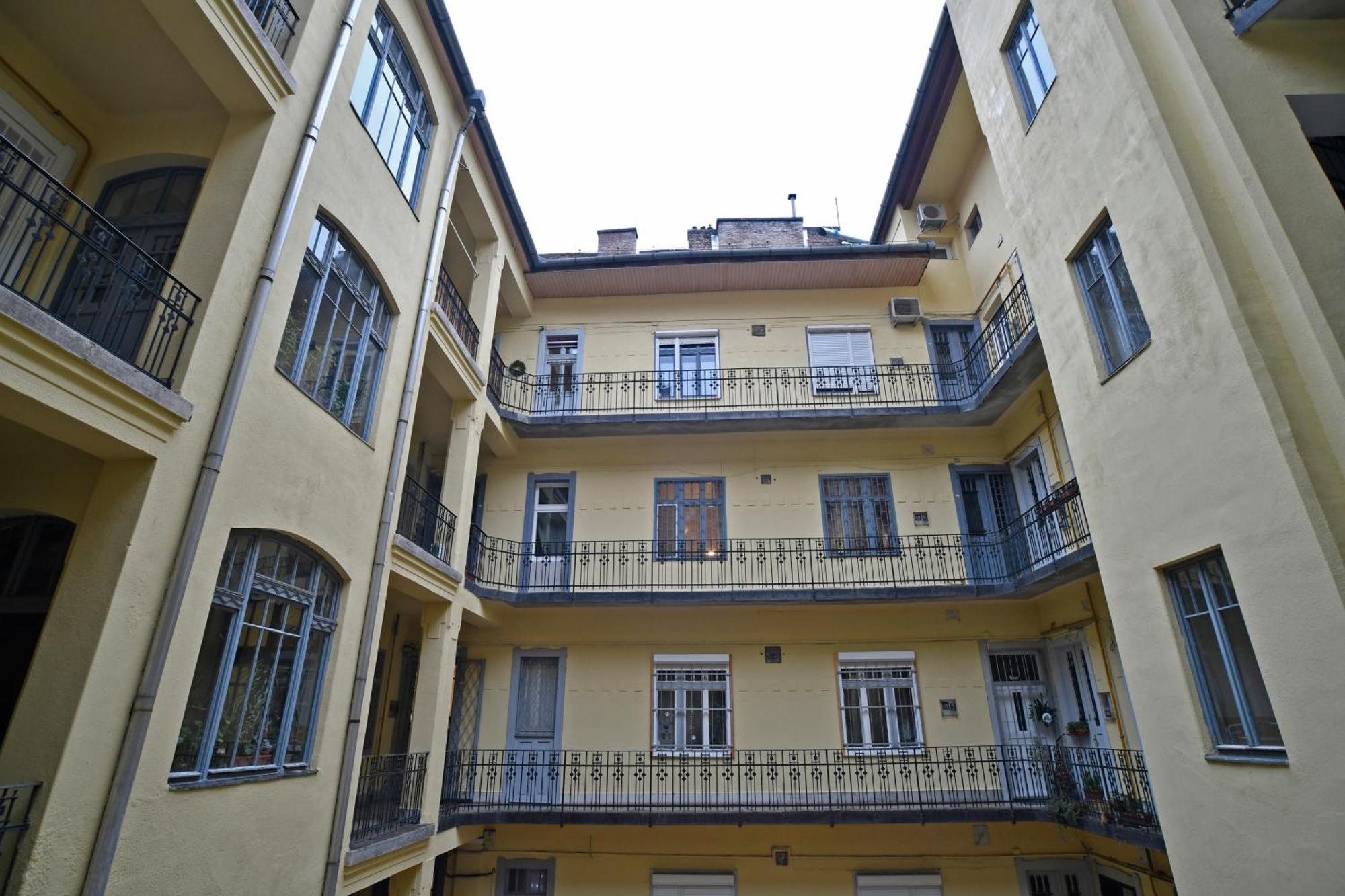 Luxuryflat Near Centre On118 Sqm, 3Br,2Bth,8Bed,Ac Apartment Budapest Bagian luar foto