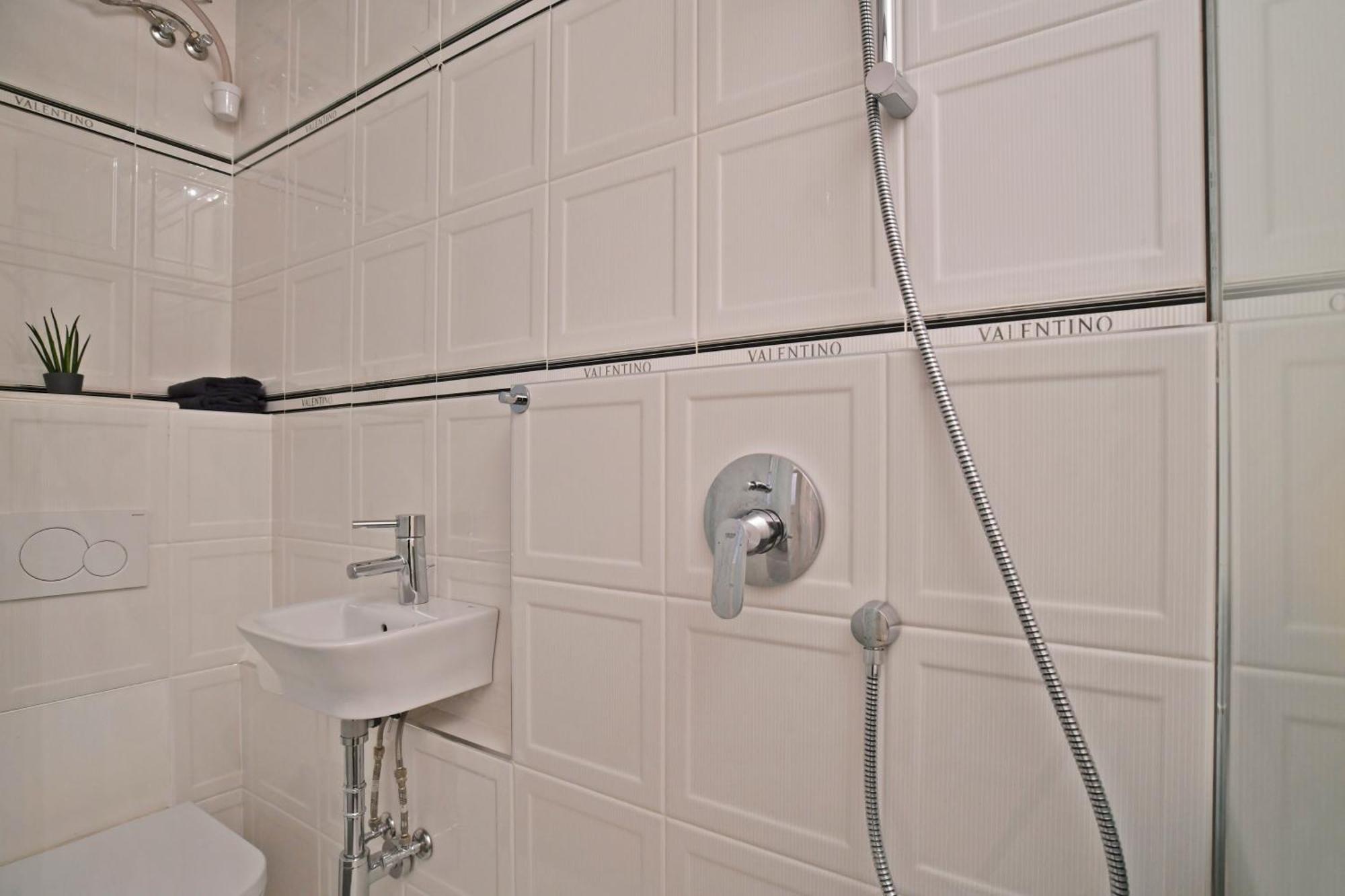 Luxuryflat Near Centre On118 Sqm, 3Br,2Bth,8Bed,Ac Apartment Budapest Bagian luar foto