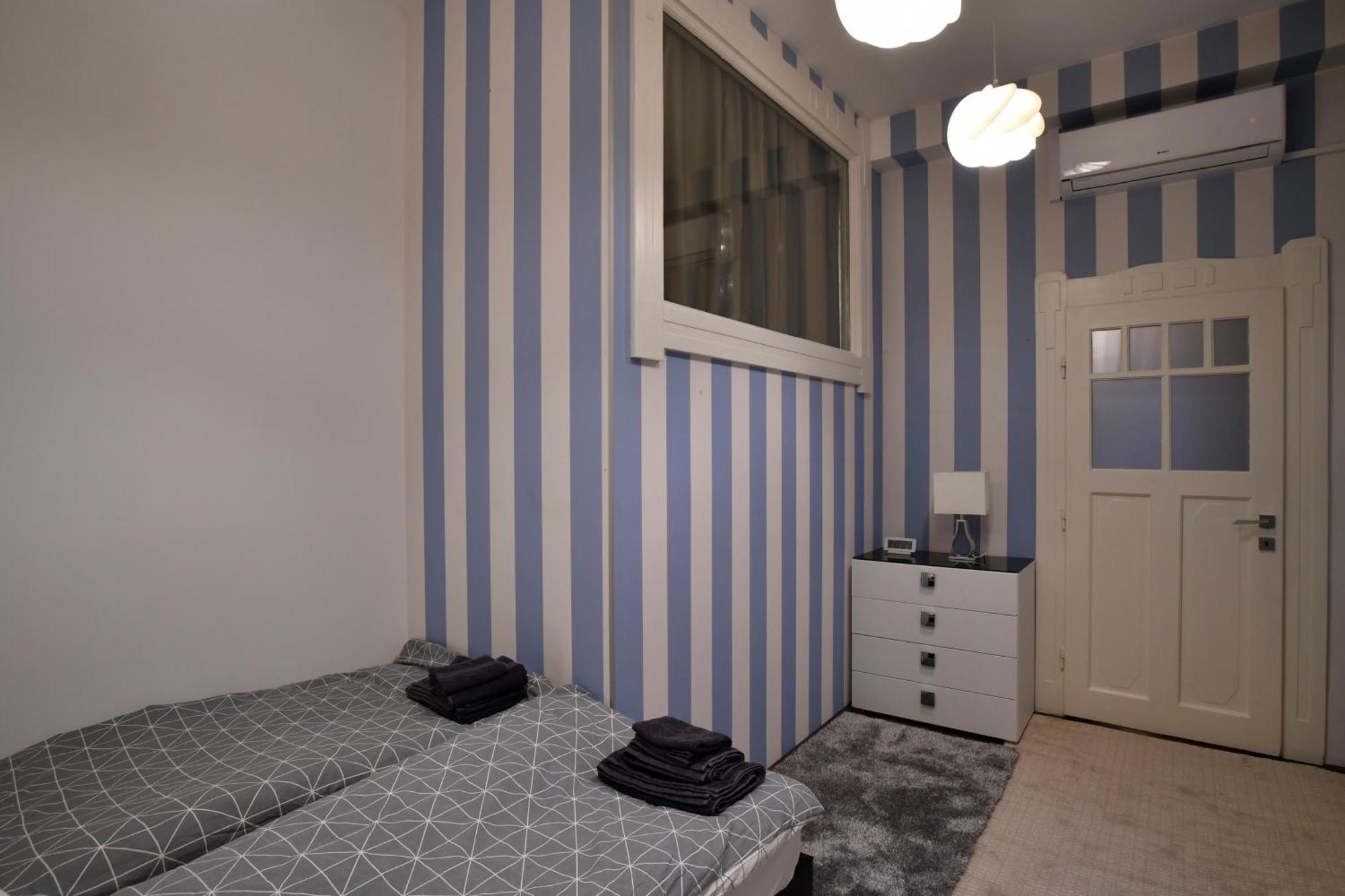Luxuryflat Near Centre On118 Sqm, 3Br,2Bth,8Bed,Ac Apartment Budapest Bagian luar foto