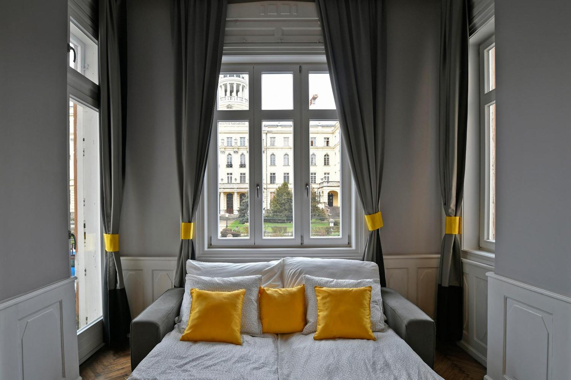 Luxuryflat Near Centre On118 Sqm, 3Br,2Bth,8Bed,Ac Apartment Budapest Bagian luar foto