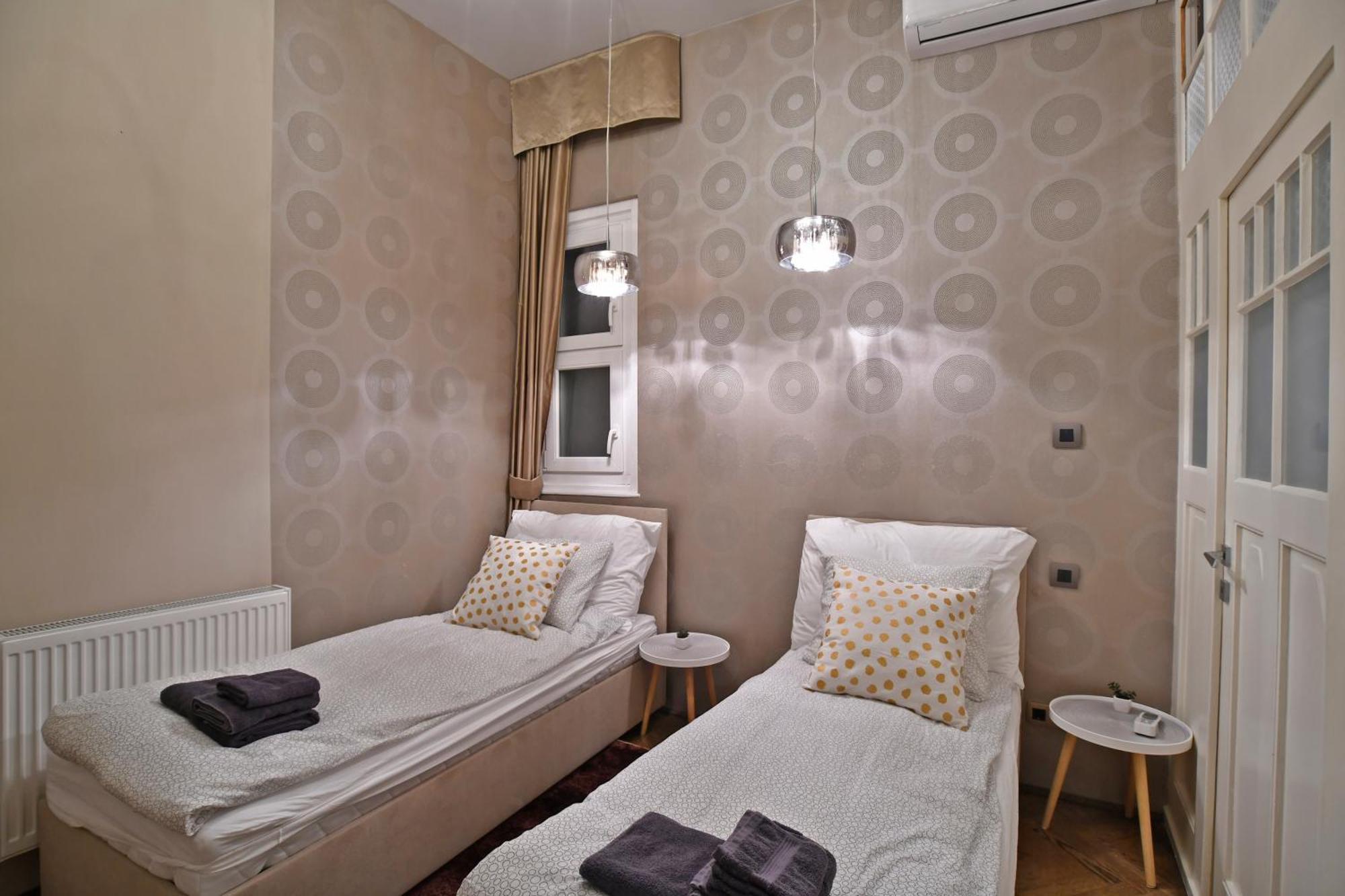 Luxuryflat Near Centre On118 Sqm, 3Br,2Bth,8Bed,Ac Apartment Budapest Bagian luar foto