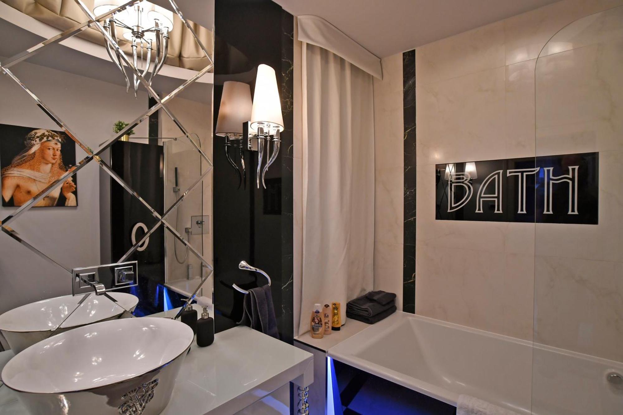 Luxuryflat Near Centre On118 Sqm, 3Br,2Bth,8Bed,Ac Apartment Budapest Bagian luar foto